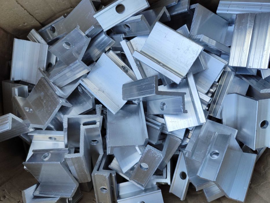 Комплекти кріплення /прижими для сонячних панелей крайні /міжпанельні.