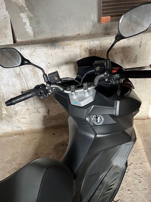 Sym Jet X 2024 c/ capacete