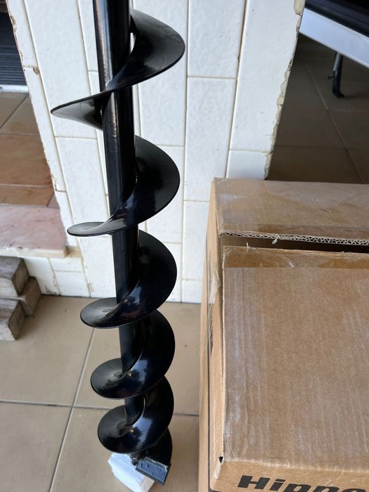 Perfurador de solo 52cc com broca de 100mm