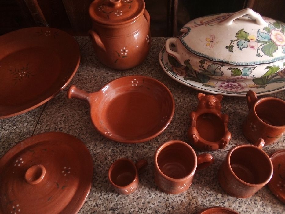 Conjunto de Peças em Barro Diversas