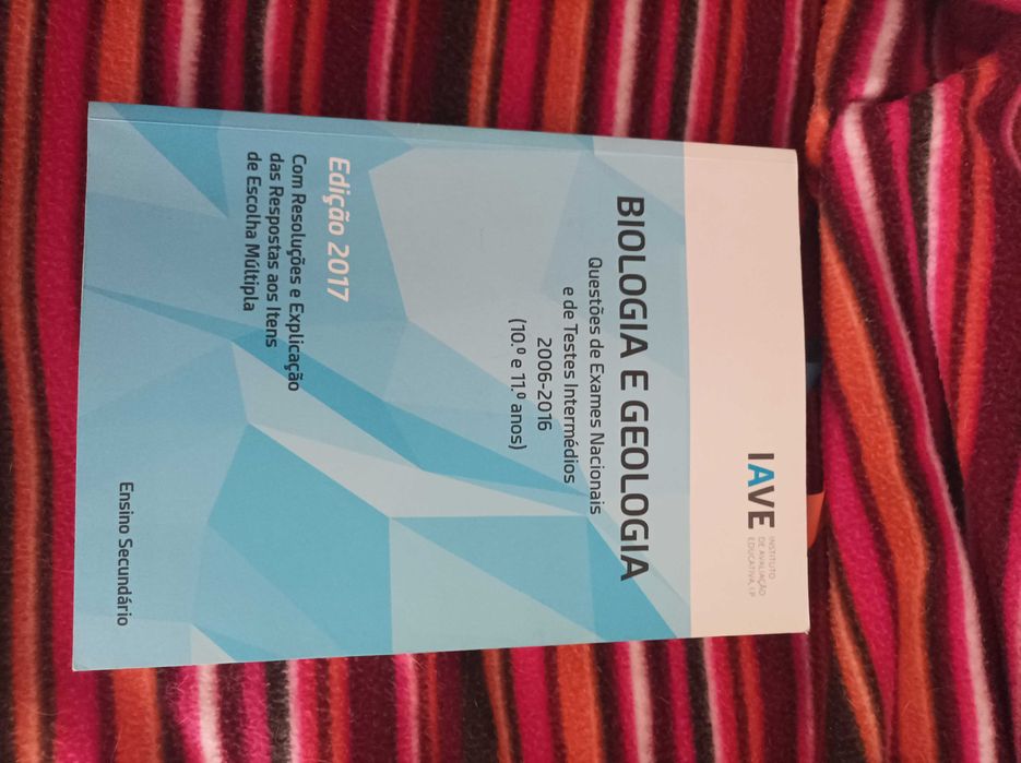 Livro IAVE questões de exames nacionais e testes intermédios