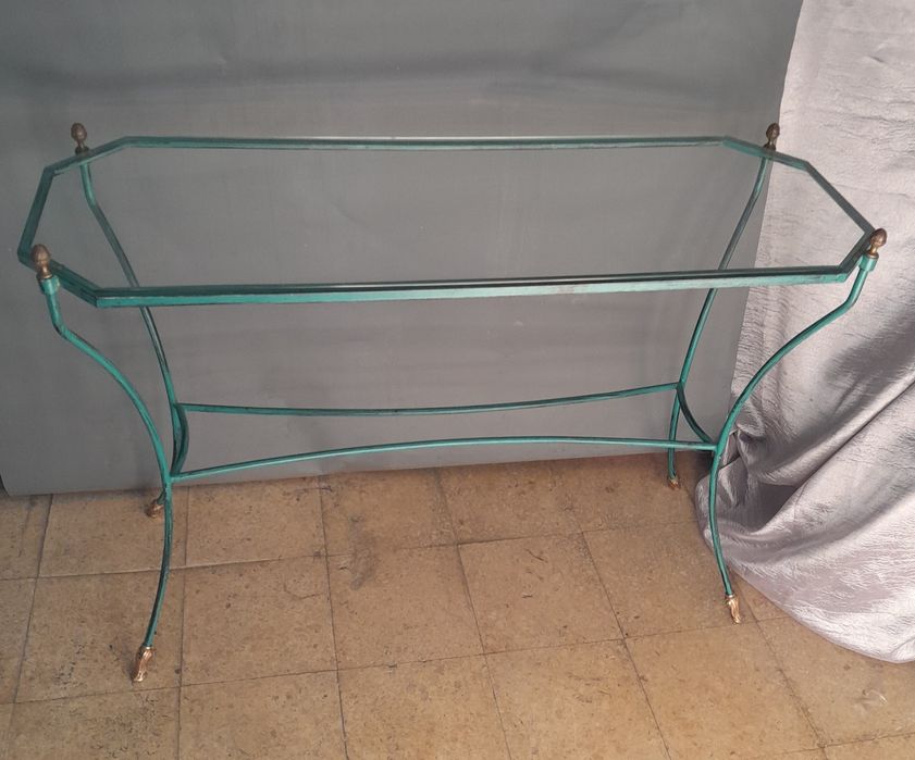 Mesa com tampo em vidro