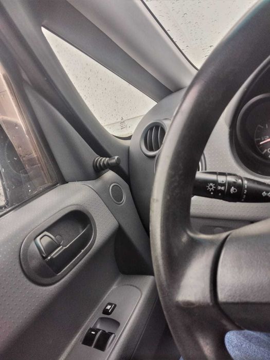 Mitsubishi Colt 1.1 com A/C e 5 Lugares de 03/2007 - Bom estado