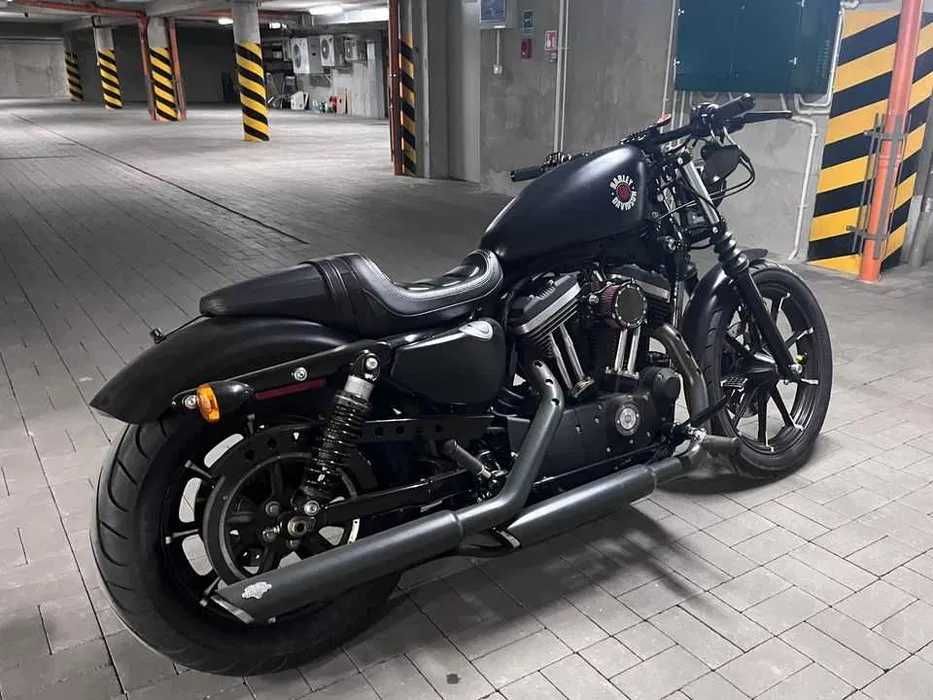 Harley-Davidson sportster iron 883