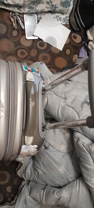 Продам чемодан пластиковый