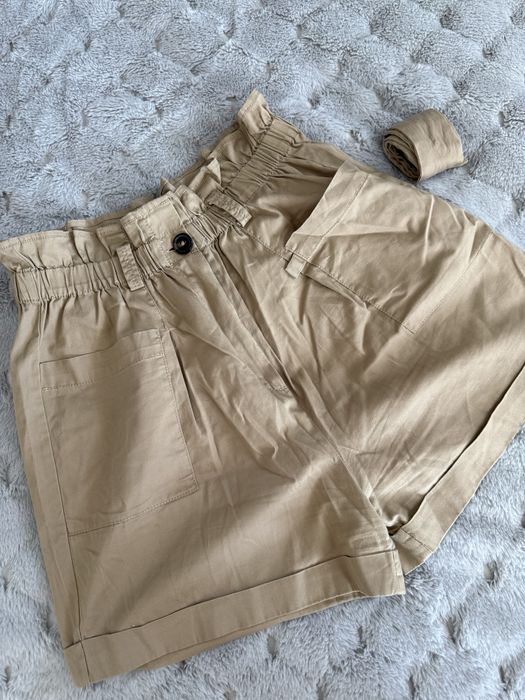 Шорти бежеві Stradivarius