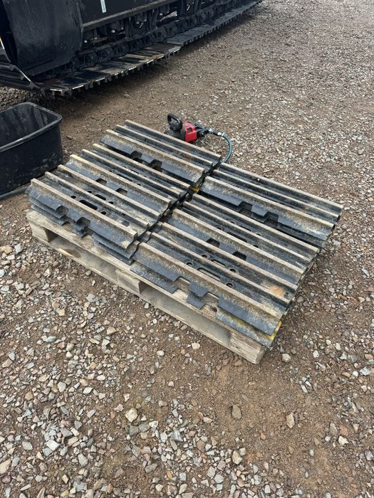 Nowe klepki cat 330 szer 600mm