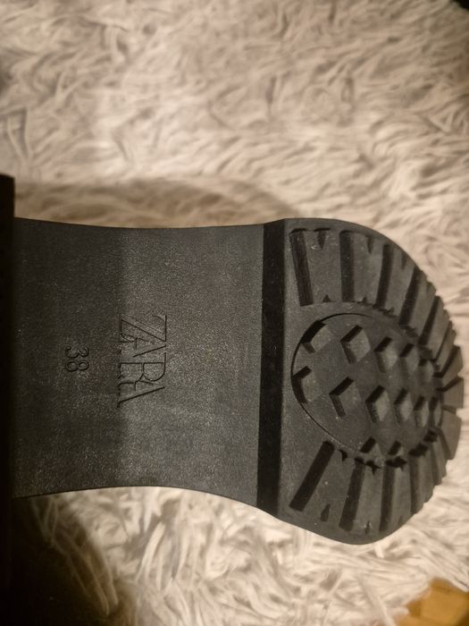 Botki damskie ZARA r.38  czarne lakierowane st.dobry