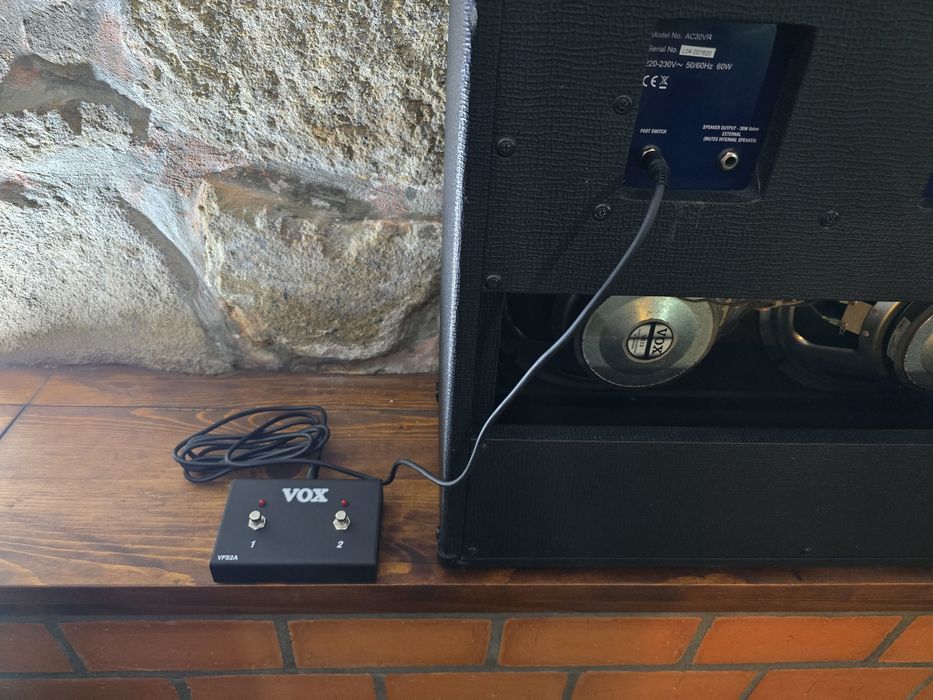 Amplificador de guitarra eléctrica VOX AC30 VR + pedal VOX VFS2A