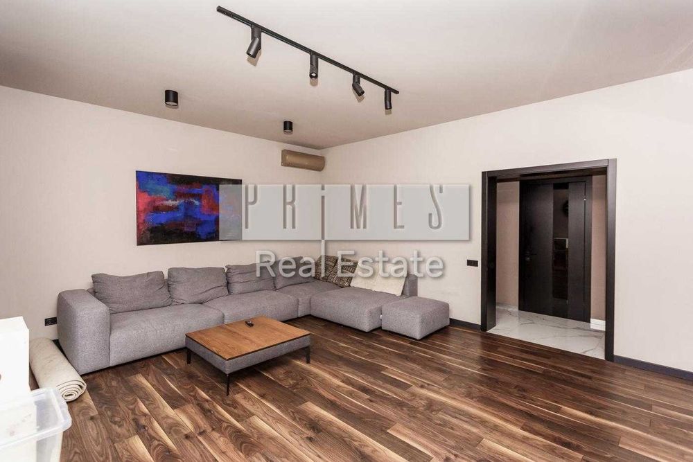 Продаж будинку 210 м2 з басейном Романків