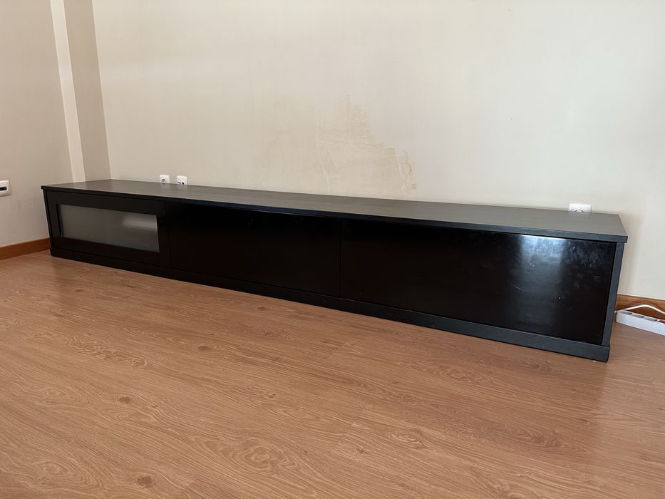Móvel preto de TV
