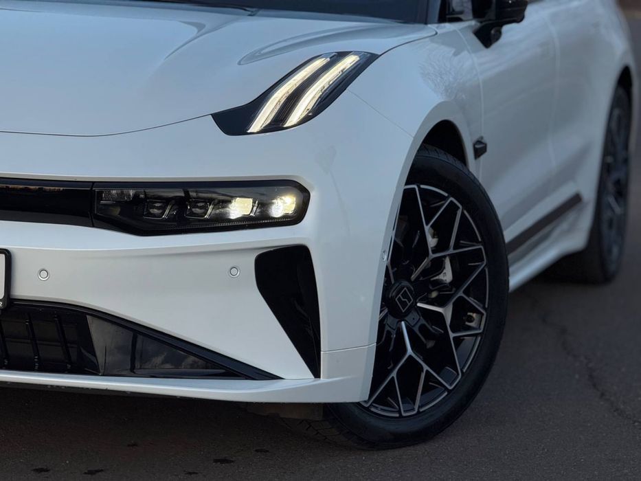 Zeekr 001 2024 стильный электрокар