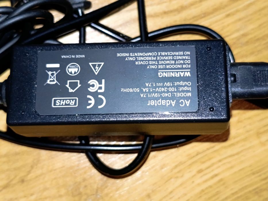 Продам блок питания  MODEL: D40-19V/1.7A