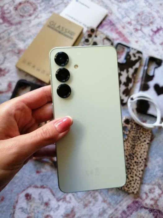 Samsung Galaxy S25 miętowy + pudełko + szkło i folia + kabel i case’y