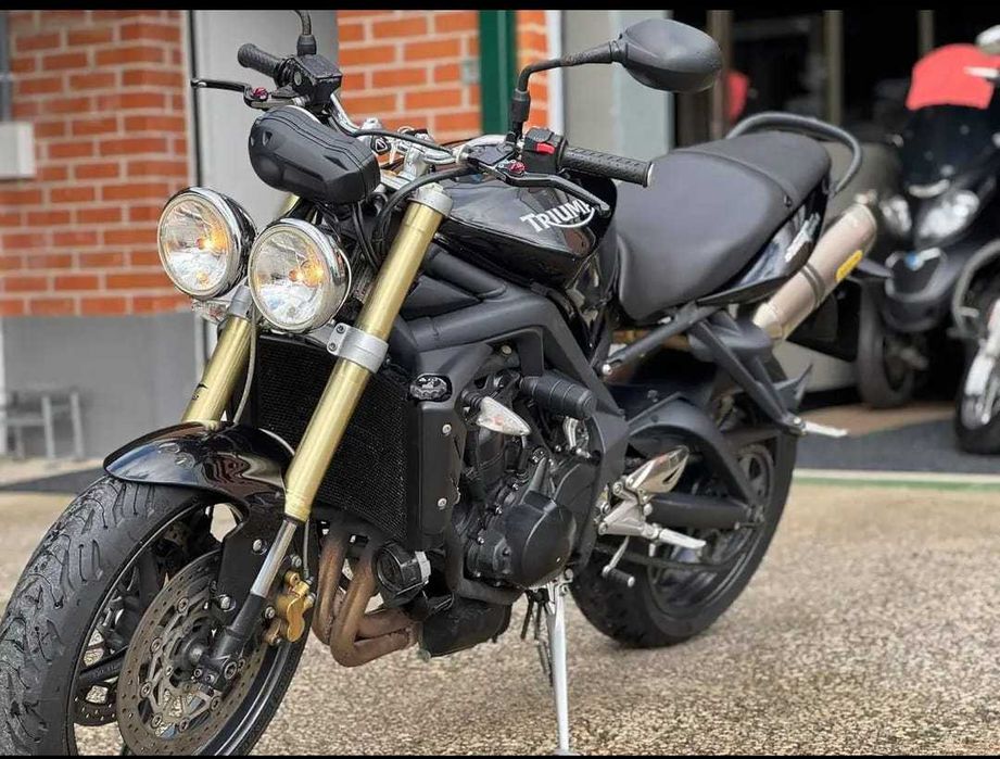 Triumph Street Triple 675 – Irrepreensível – Pronta a Pular