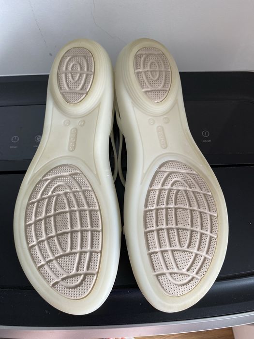 Sandały Crocs Isabella w kolorze Oyster/Walnut r. 39/40 W9
