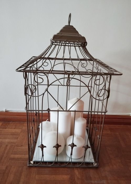 Mesa em granito e gaiola