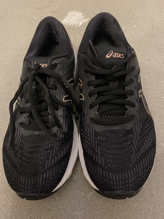 Buty do biegania Asics GT-2000 rozm. 39.5