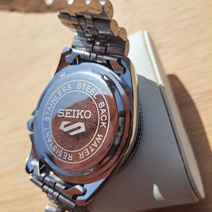 Seiko 5 Sports "Red Special" Guitarrista Brian May