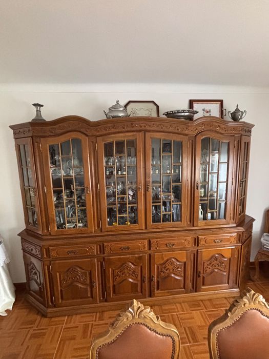 Mobilia de sala de jantar antiga