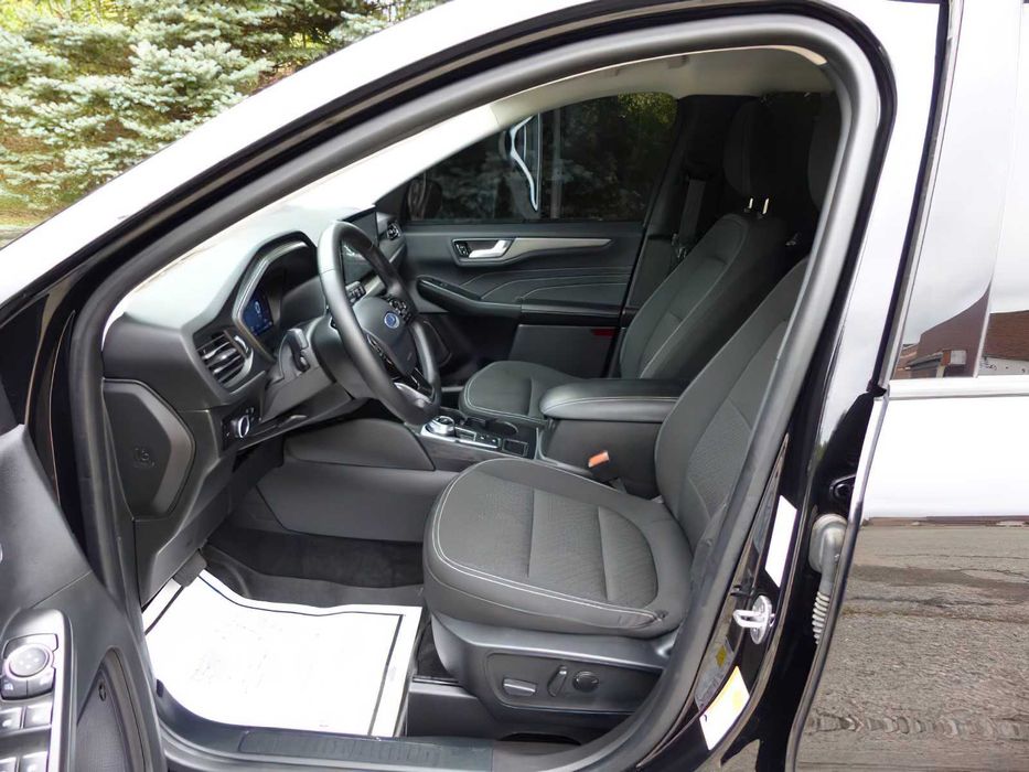 Ford Escape      2024