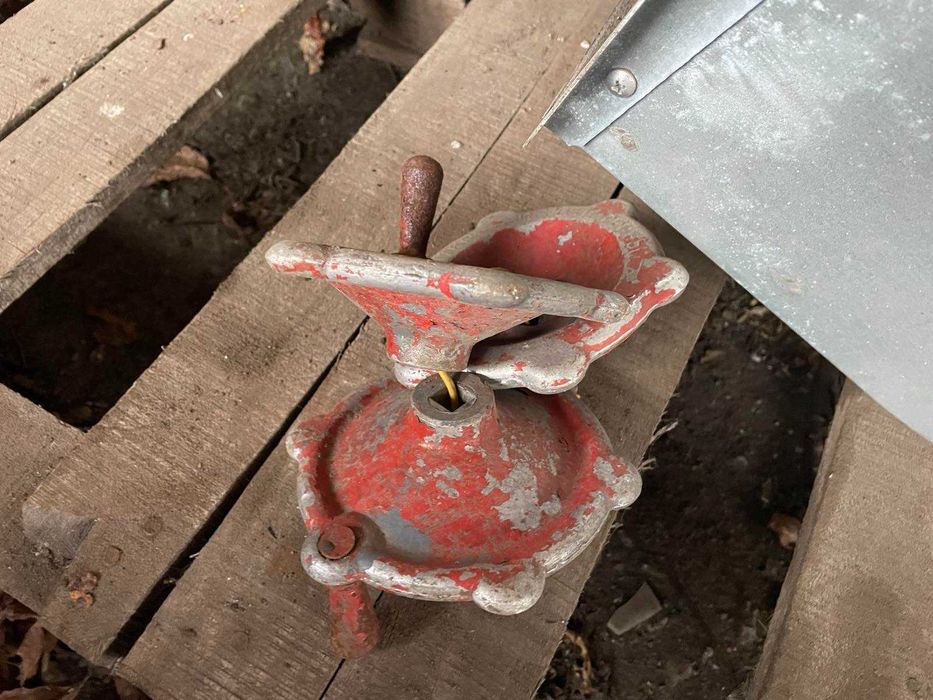 Продам запчастини, крани  до насоса НП 40.