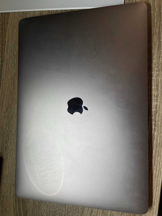 MacBook Pro 15” (2017) i7 / 16GB RAM / 512GB SSD - do naprawy