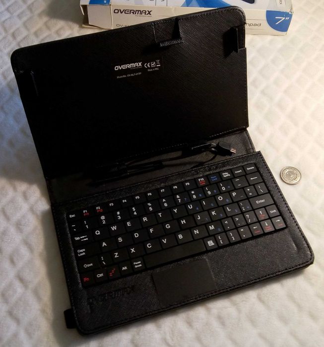 Etui ochronne z klawiaturą do tabletów 7’’