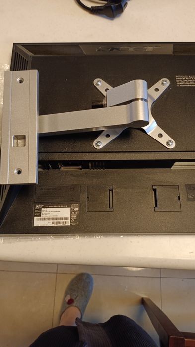 Монітор Acer V193 .19 дюймів. Кріплення на стіну .