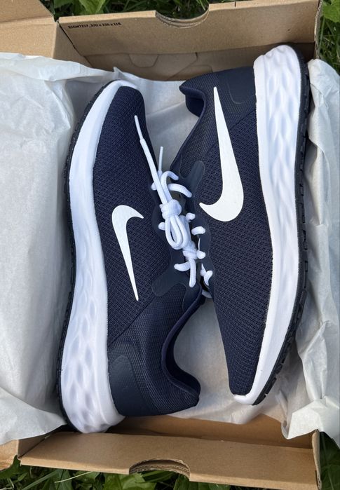Оригінал 100% Кросівки NIKE REVOLUTION 6 NN/26,5см,28см,29,5см/