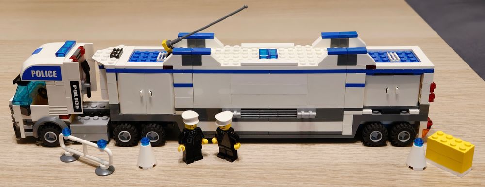 Lego City 7743 Tir policyjny.