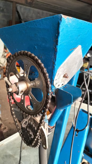 Sadzarka do warzyw z dozownikiem do nawozu 2 rzędowa