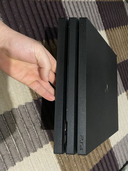 Sony Playstation 4 pro 1 TB SSD