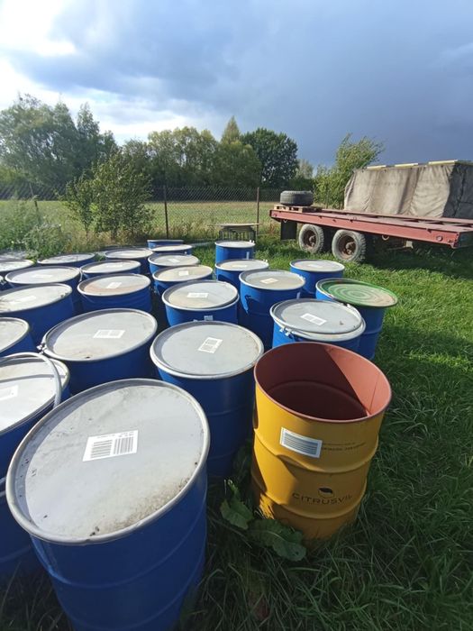 Beczki spożywcze stalowe.