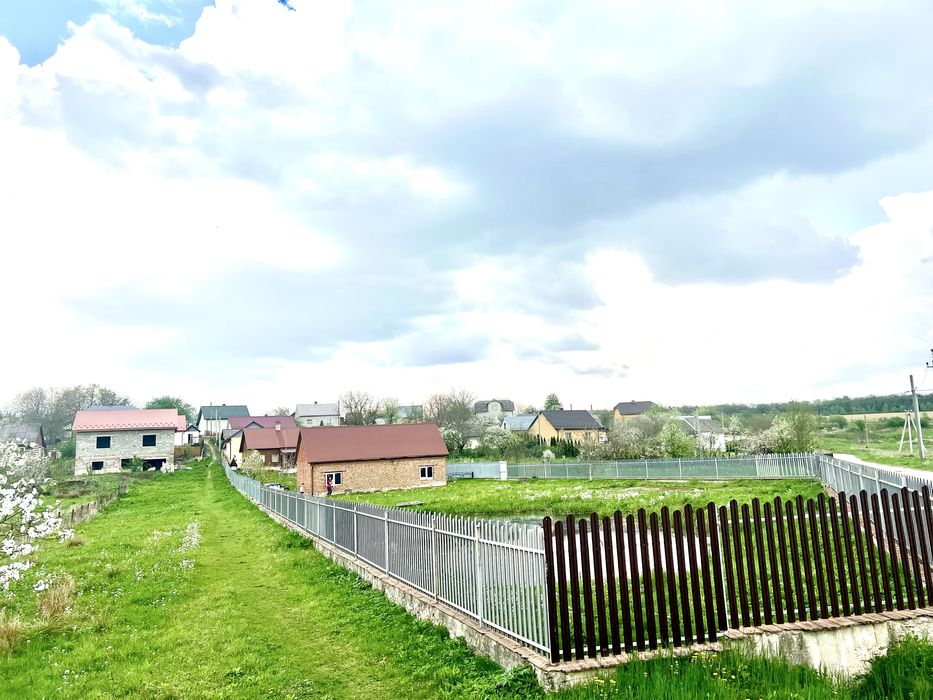 Хата,гараж,сауна,озеро,літня кухня,стайня,