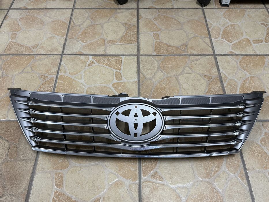 Решітка у бампер Camry 50