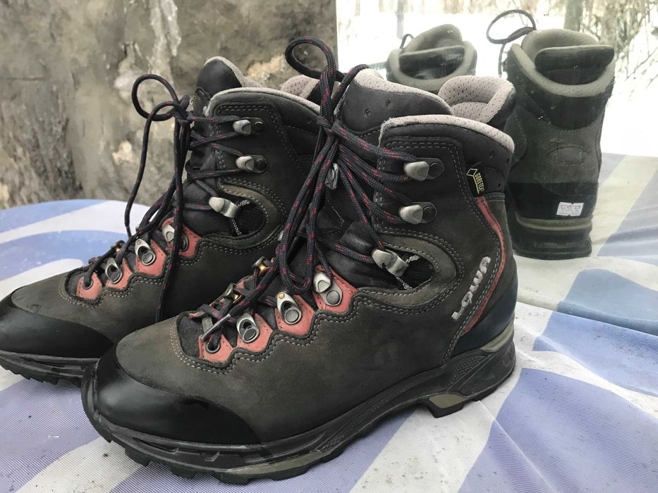 Трекінгові-гірські черевики LOWA  Німеччина розмір 37 устілка 24см