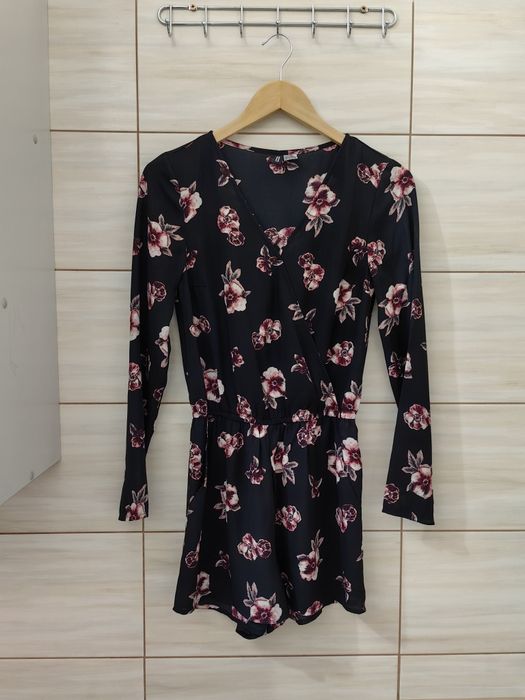 Czarny kombinezon w kwiaty H&M 36 34