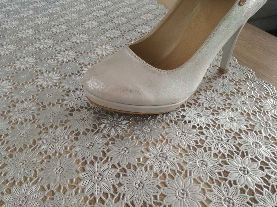 Buty szpilki 36  srebrne