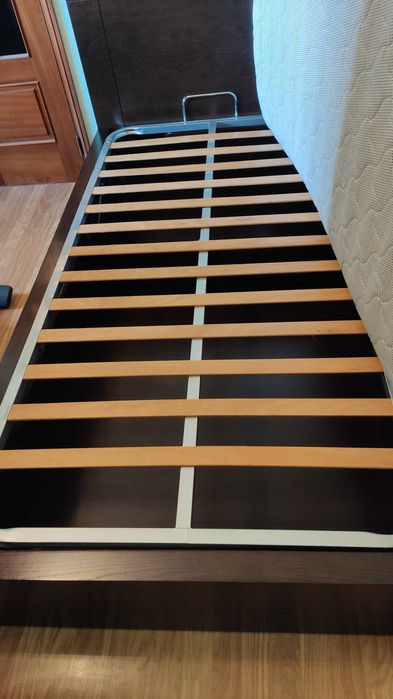 Cama com colchão Colunex ( duas ) como novas