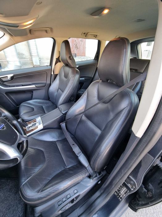 Volvo XC60 2.4D D5 автомат Summum