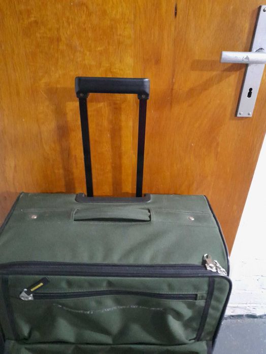 Продам большой дорожный чемодан