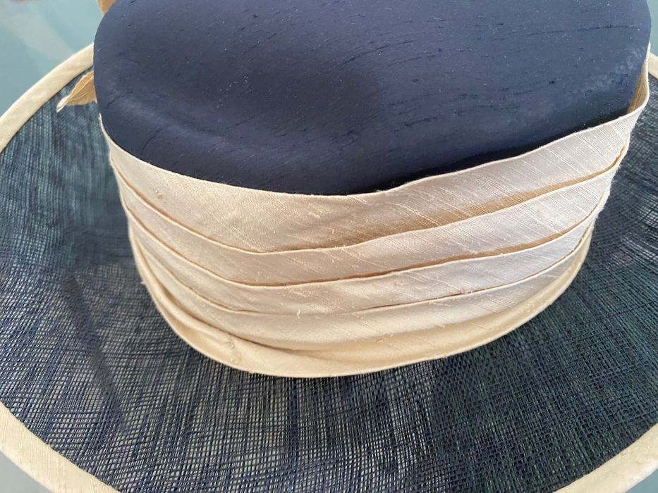 Chapéu cerimonia faixa em seda