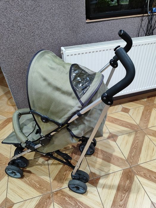 Wózek parasolka dla dziecka.