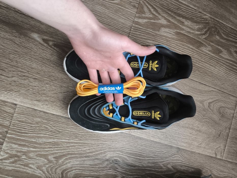 Оригинальные кроссовки Adidas Ozelia  Размер 43