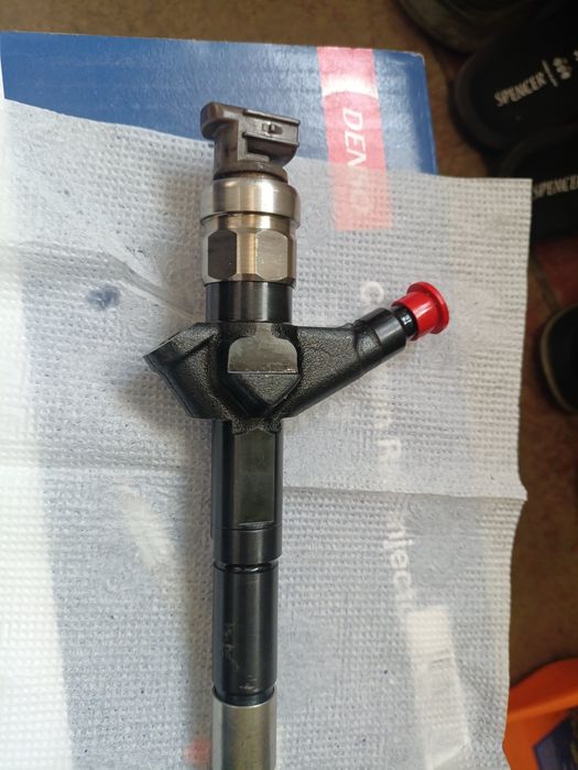 Продам форсунки на нісан навара 2.5