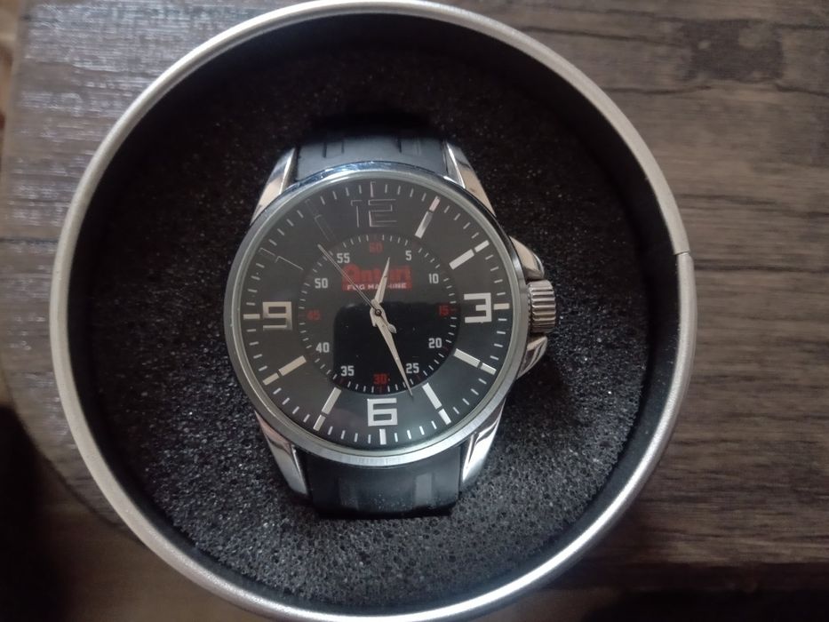 Мужские  новые  наручные  часы  .