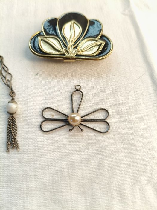 Stare zawieszki i klamra PRL