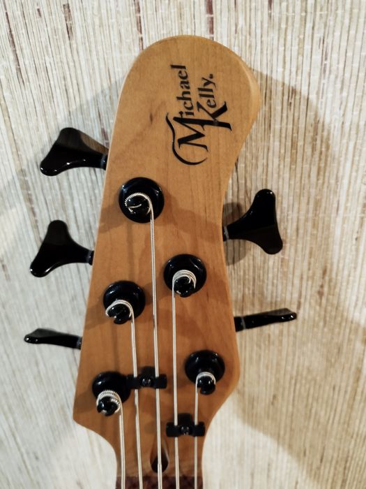 Baixo Michael Kelly