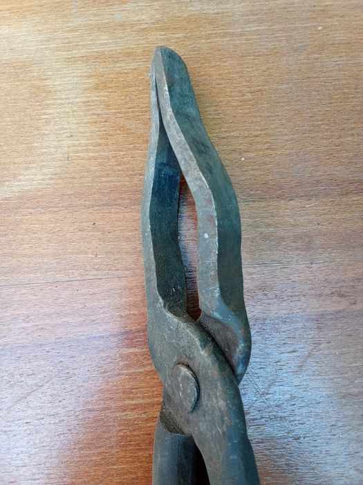 Камінні щипці, захват ливарника.